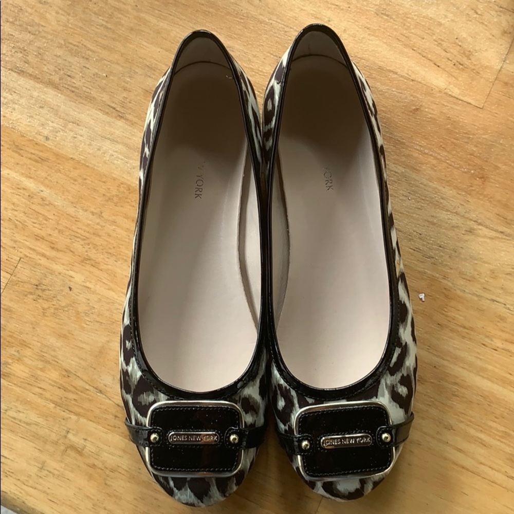 Jones New York Leopard Flat